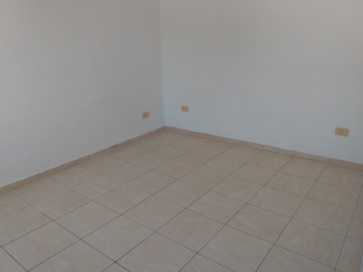 B° LOS NARANJOS: ALQUILO HERMOSO DUPLEX DE 2 DORMITORIOS, CON PATIO (NO TIENE COCHERA)