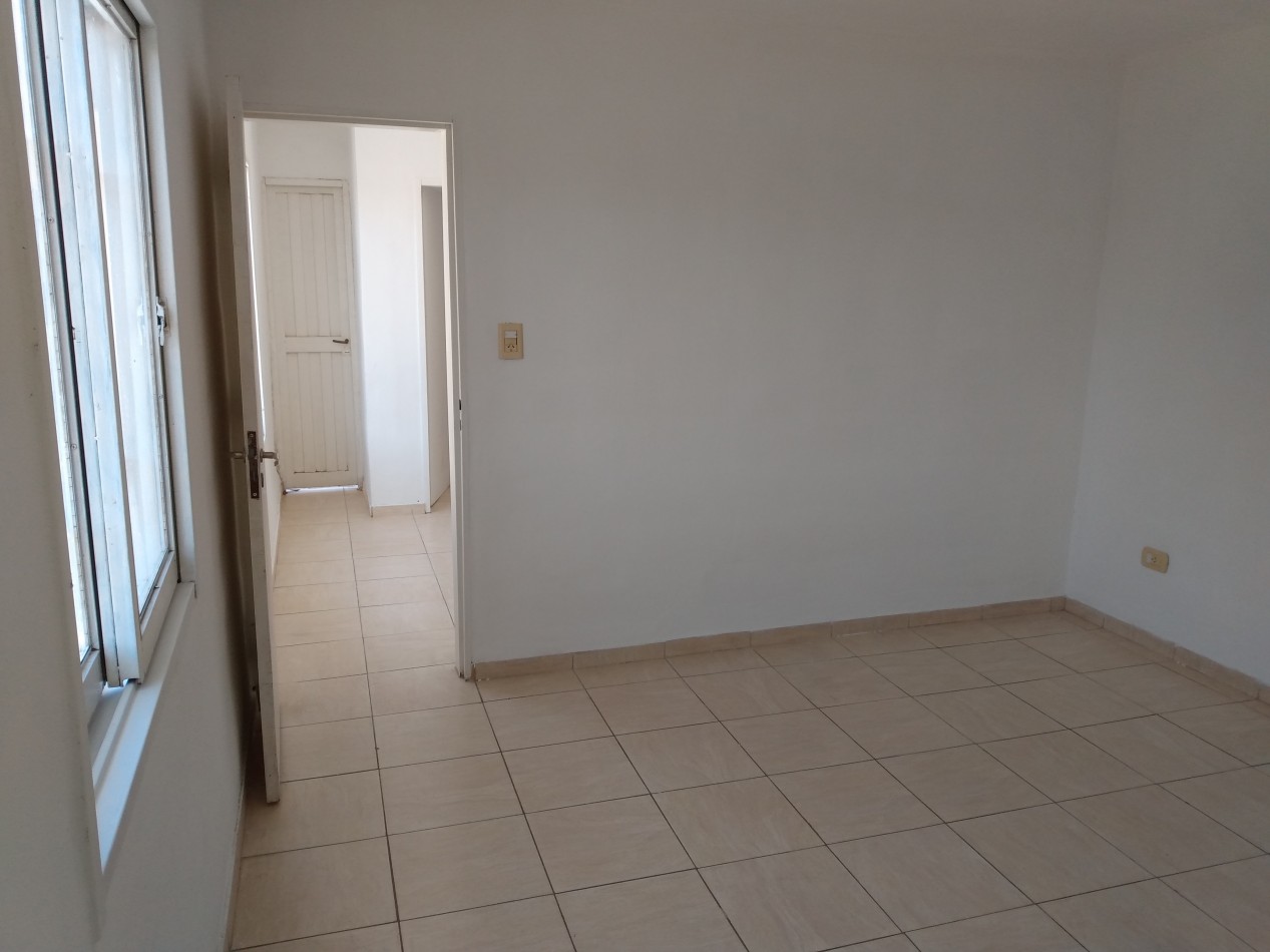 B° LOS NARANJOS: ALQUILO HERMOSO DUPLEX DE 2 DORMITORIOS, CON PATIO (NO TIENE COCHERA)