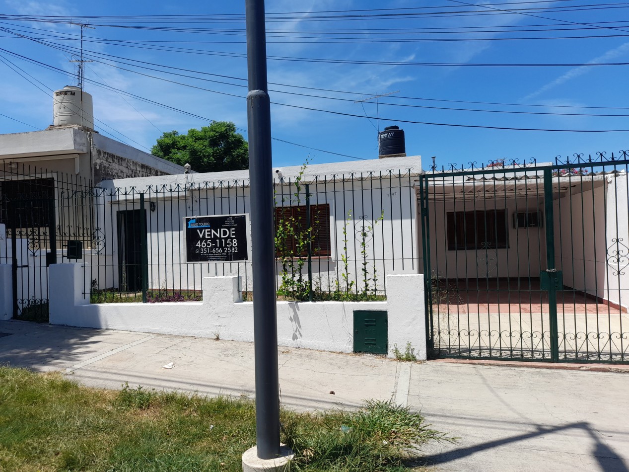 APTO CREDITO BANCOR: B° OBSERVATORIO: VENDO HERMOSA CASA DE 3 DORMITORIOS, CON COCHERA Y PATIO