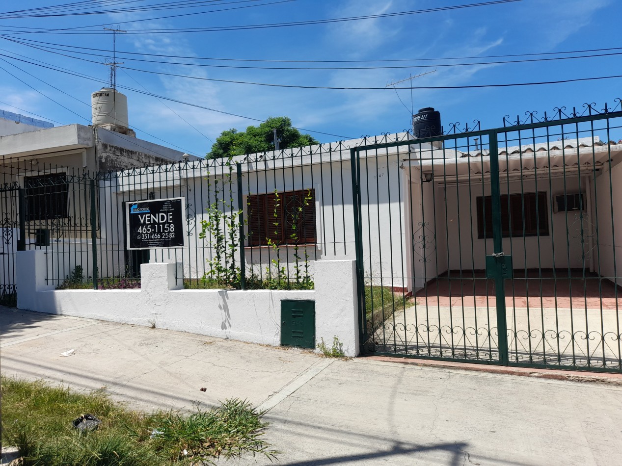 APTO CREDITO BANCOR: B° OBSERVATORIO: VENDO HERMOSA CASA DE 3 DORMITORIOS, CON COCHERA Y PATIO