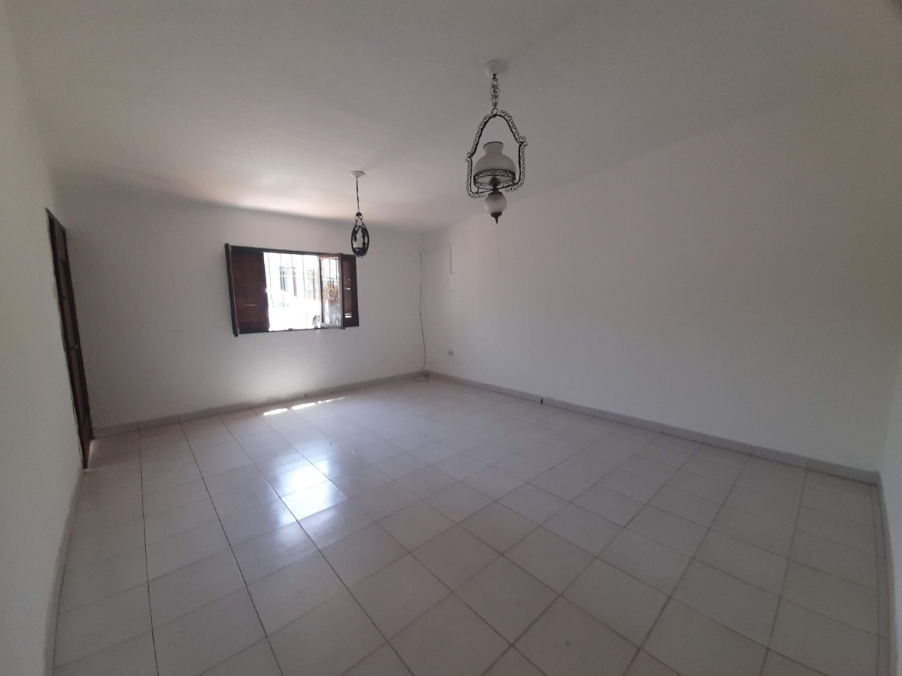 APTO CREDITO BANCOR: B° OBSERVATORIO: VENDO HERMOSA CASA DE 3 DORMITORIOS, CON COCHERA Y PATIO