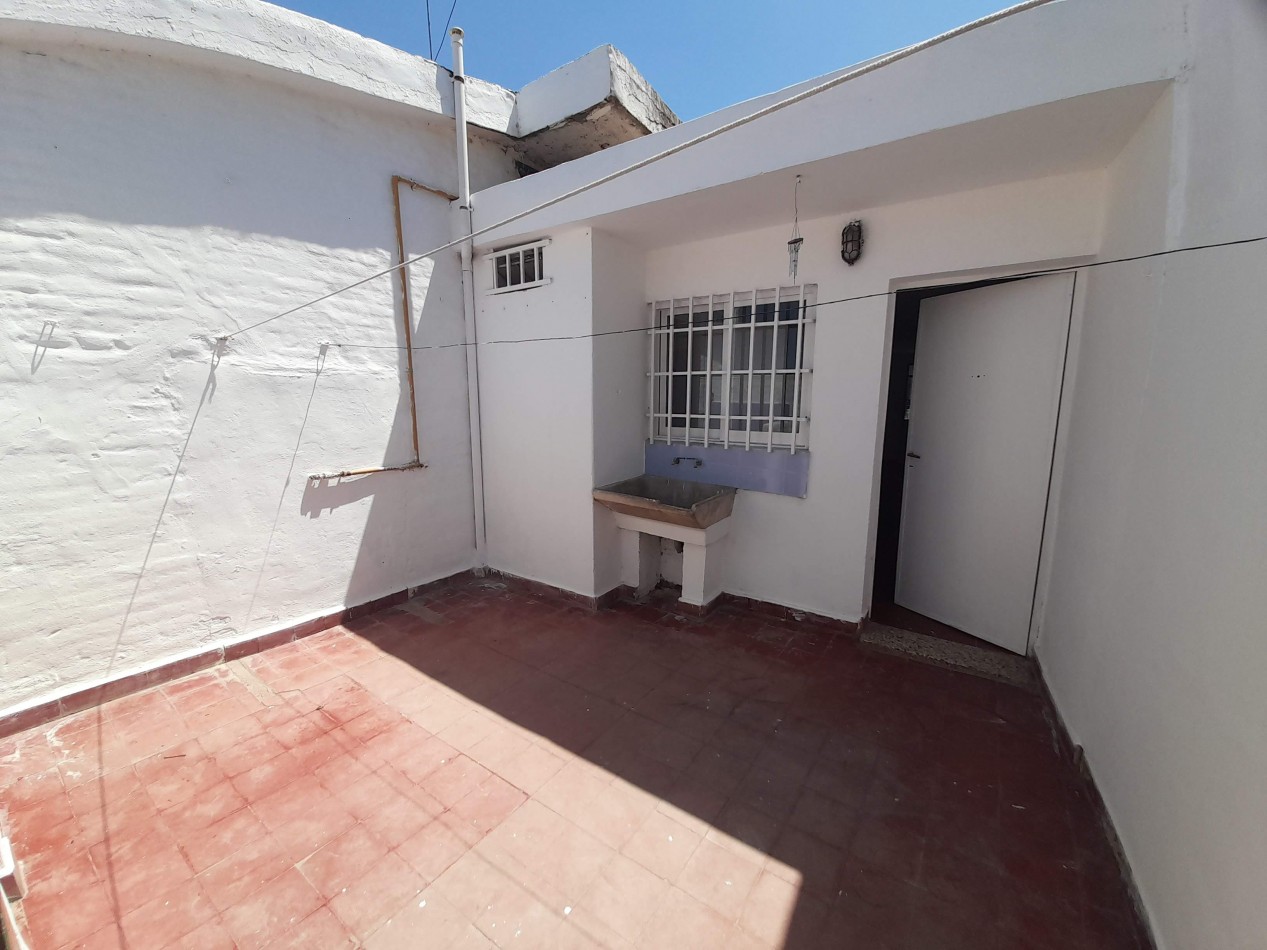 APTO CREDITO BANCOR: B° OBSERVATORIO: VENDO HERMOSA CASA DE 3 DORMITORIOS, CON COCHERA Y PATIO