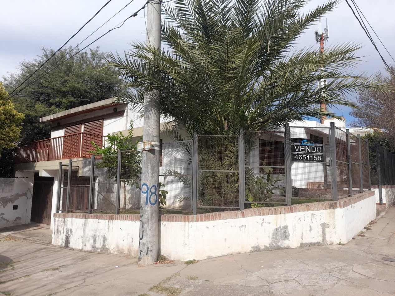 APTO CREDITO BANCOR: VENDO HERMOSA CASA DE 3 DORMITORIOS A UNA CUADRA ALA RUTA 20(DINO MALL)