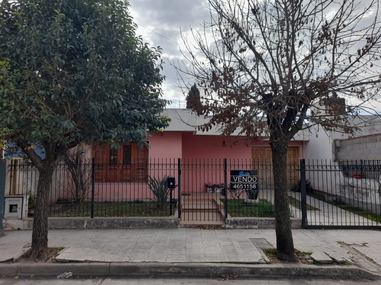 APTO CREDITO BANCOR EN B° VILLA ADELA: VENDO CASA DE 3 DORMITORIOS MEJOR ZONA, CON PATIO