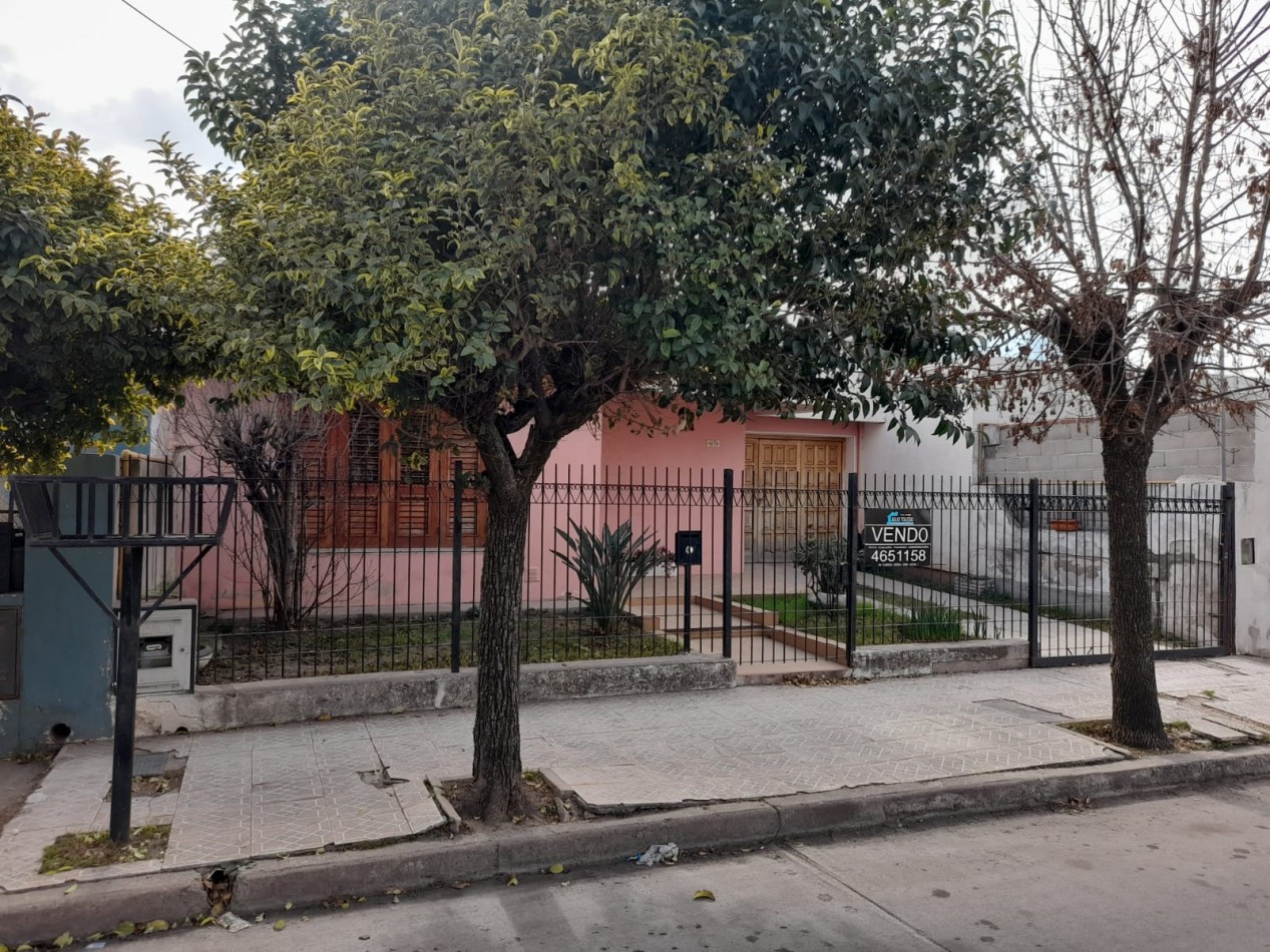 APTO CREDITO BANCOR EN B° VILLA ADELA: VENDO CASA DE 3 DORMITORIOS MEJOR ZONA, CON PATIO