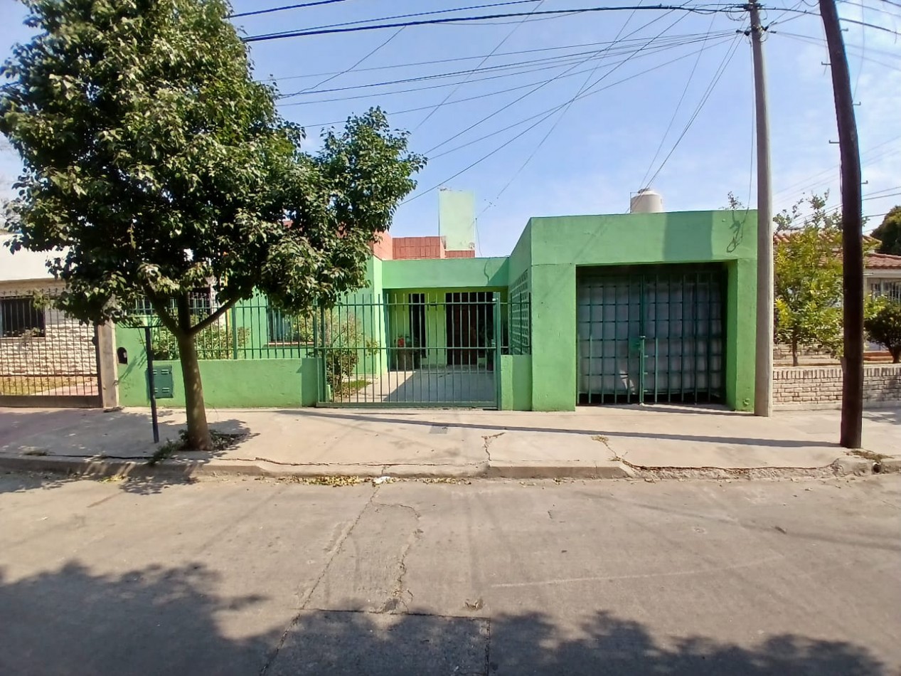 B° ROSEDAL: VENDO CASA DE 4 DORMITORIOS CON AMPLIO PATIO