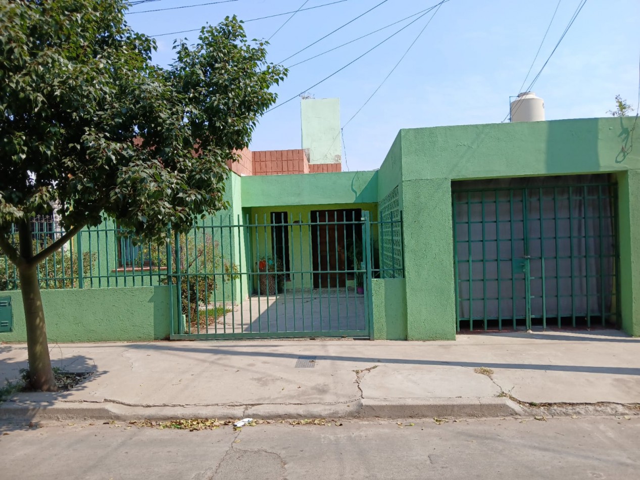 B° ROSEDAL: VENDO CASA DE 4 DORMITORIOS CON AMPLIO PATIO