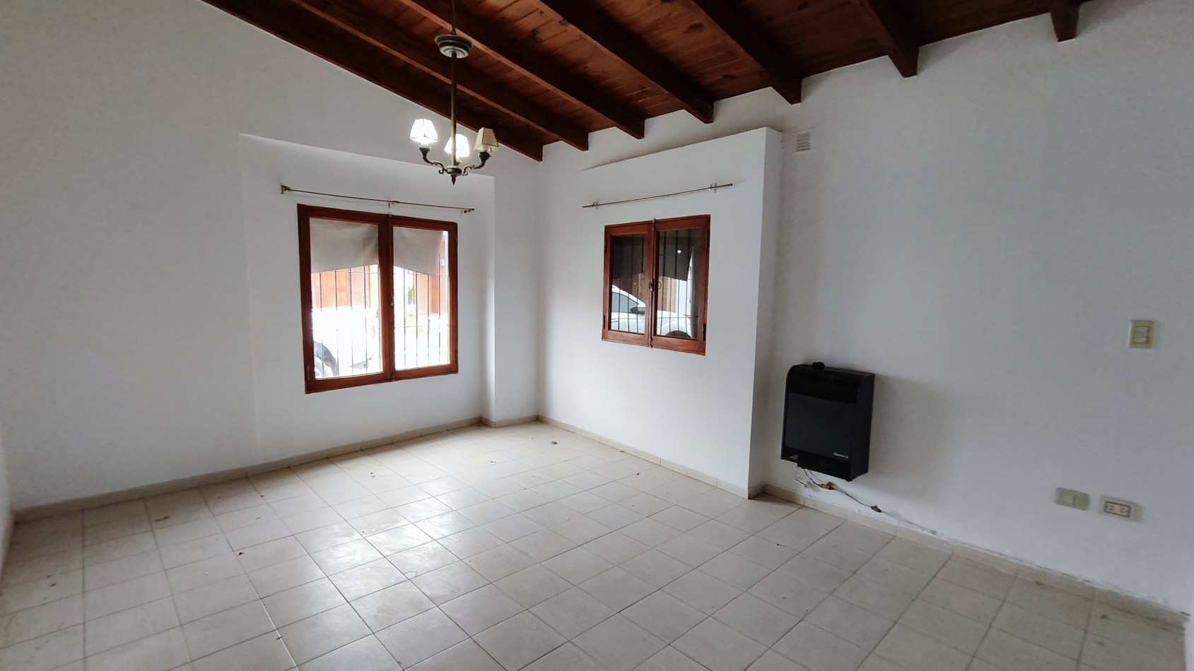 VENDO HERMOSA CASA DE 3 DORMITORIOS EN BARRIO PRIVADO SOLES DEL OESTE 