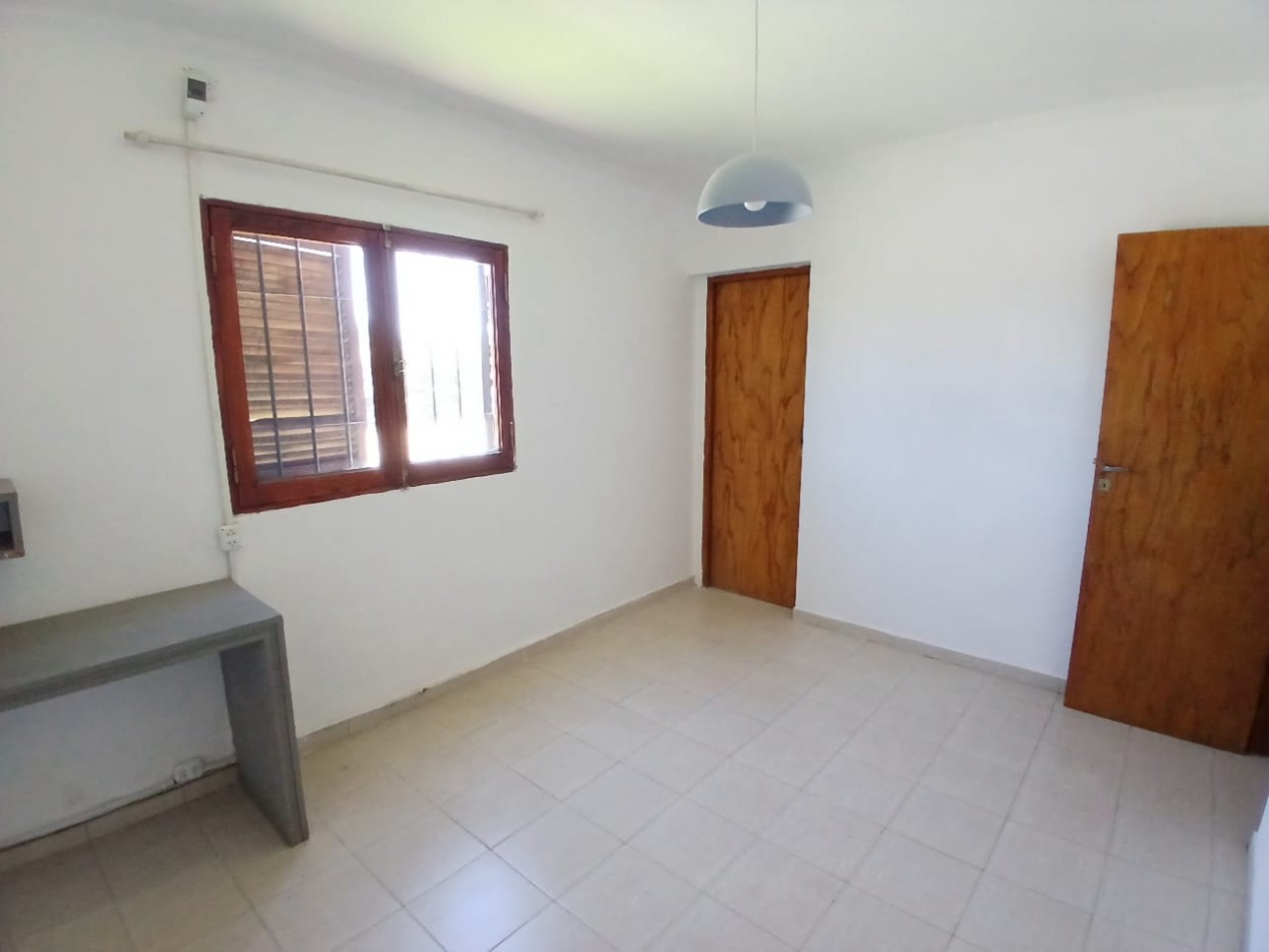 VENDO HERMOSA CASA DE 3 DORMITORIOS EN BARRIO PRIVADO SOLES DEL OESTE 