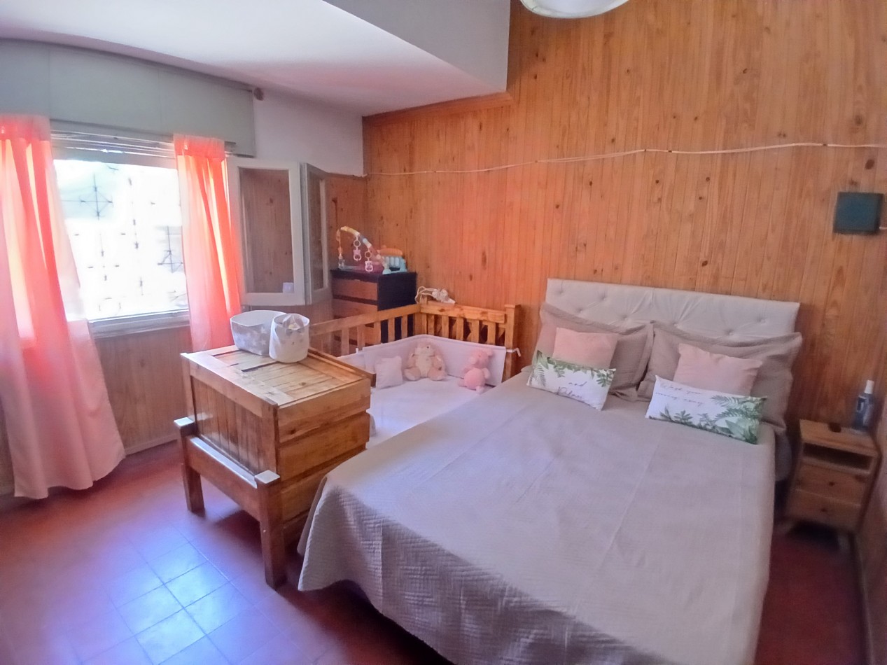 B° SARMIENTO: VENDO HERMOSA CASA ESQUINA DE 3 DORMITORIOS (MUY AMPLIA)