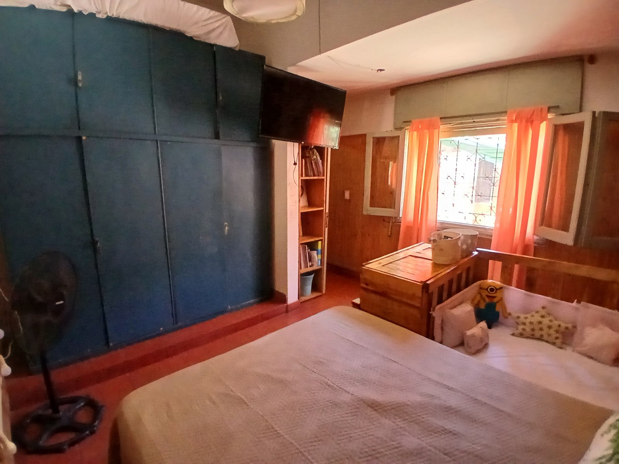 B° SARMIENTO: VENDO HERMOSA CASA ESQUINA DE 3 DORMITORIOS (MUY AMPLIA)