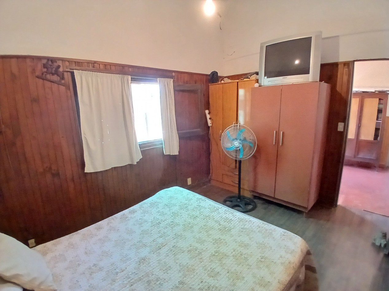 B° SARMIENTO: VENDO HERMOSA CASA ESQUINA DE 3 DORMITORIOS (MUY AMPLIA)