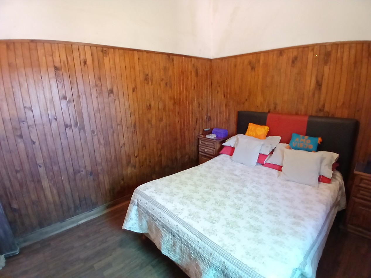 B° SARMIENTO: VENDO HERMOSA CASA ESQUINA DE 3 DORMITORIOS (MUY AMPLIA)