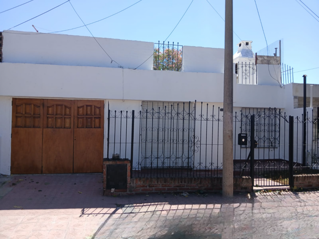 B° ROSEDAL: ALQUILO CASA DE 3 DORMITORIOS CON GARAJE