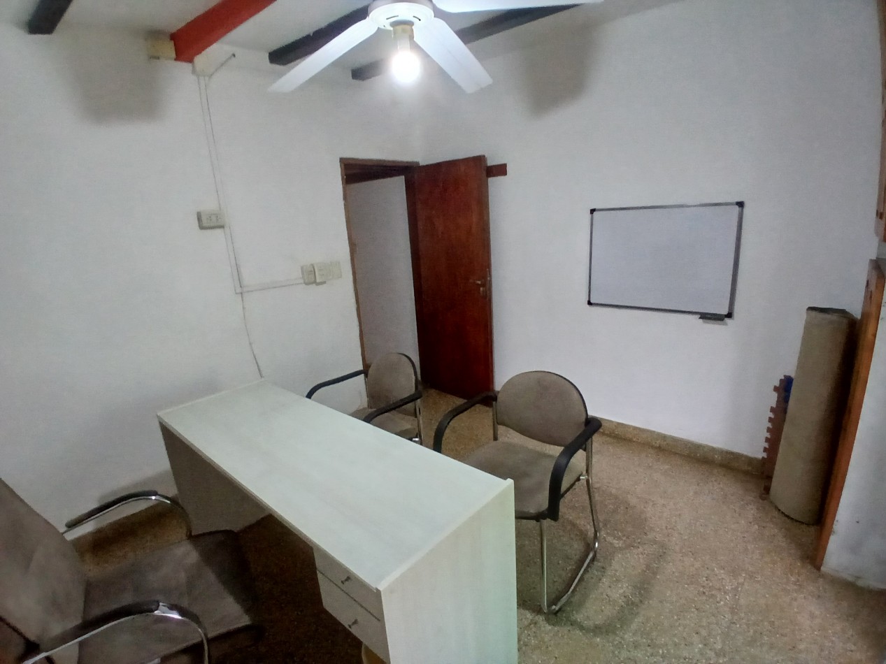 VILLA ADELA: VENDO IMPORTANTE CASA CON 2 DEPARTAMENTOS INTERNOS, IDEAL GERIATRICO O CONSULTORIOS MEDICOS