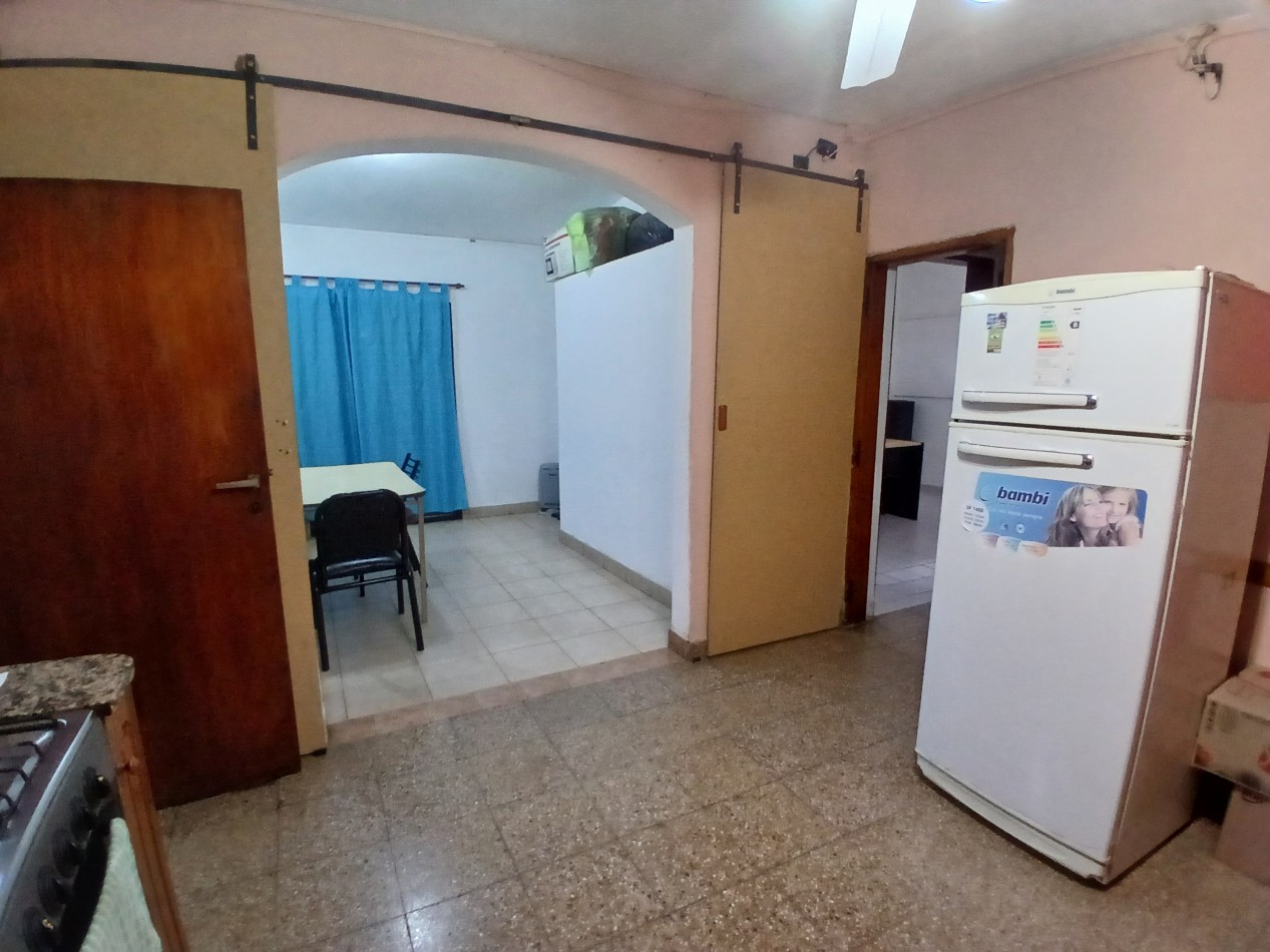 VILLA ADELA: VENDO IMPORTANTE CASA CON 2 DEPARTAMENTOS INTERNOS, IDEAL GERIATRICO O CONSULTORIOS MEDICOS