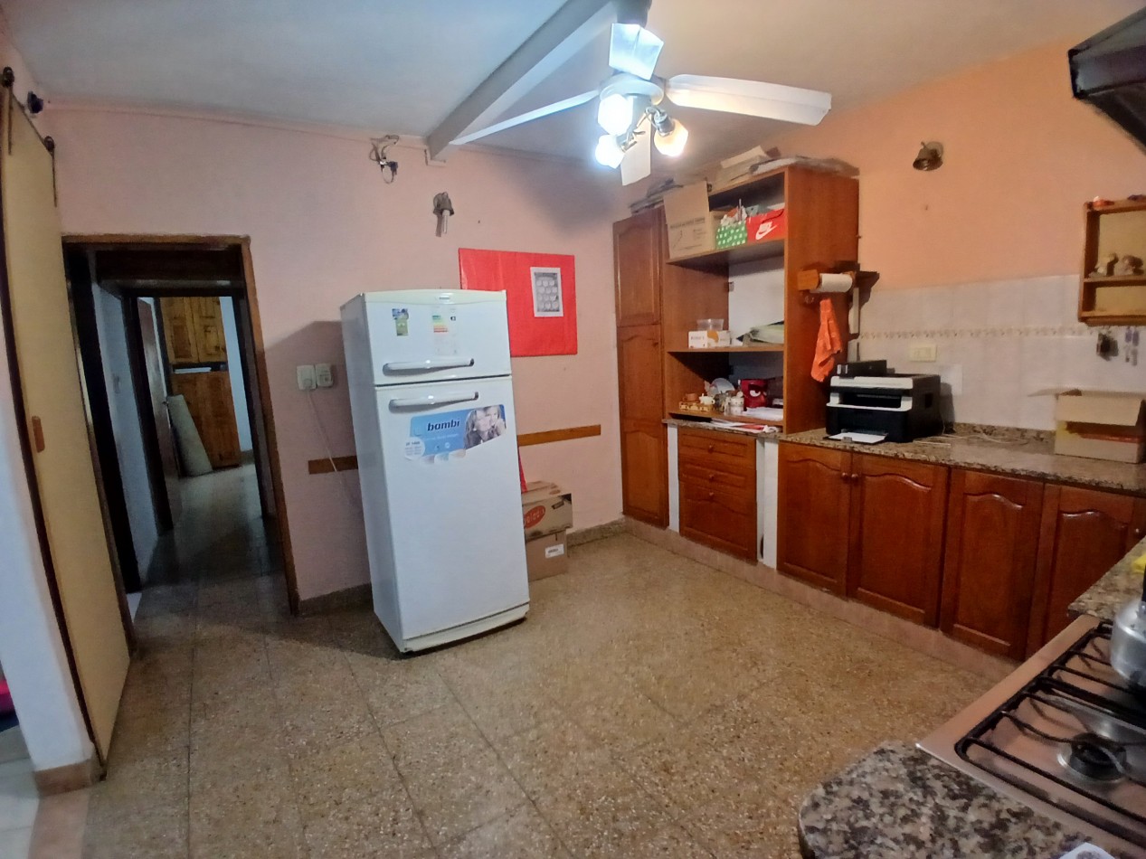 VILLA ADELA: VENDO IMPORTANTE CASA CON 2 DEPARTAMENTOS INTERNOS, IDEAL GERIATRICO O CONSULTORIOS MEDICOS