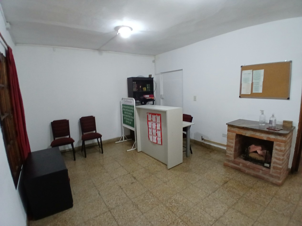 VILLA ADELA: VENDO IMPORTANTE CASA CON 2 DEPARTAMENTOS INTERNOS, IDEAL GERIATRICO O CONSULTORIOS MEDICOS