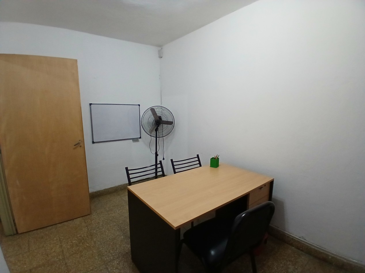 VILLA ADELA: VENDO IMPORTANTE CASA CON 2 DEPARTAMENTOS INTERNOS, IDEAL GERIATRICO O CONSULTORIOS MEDICOS