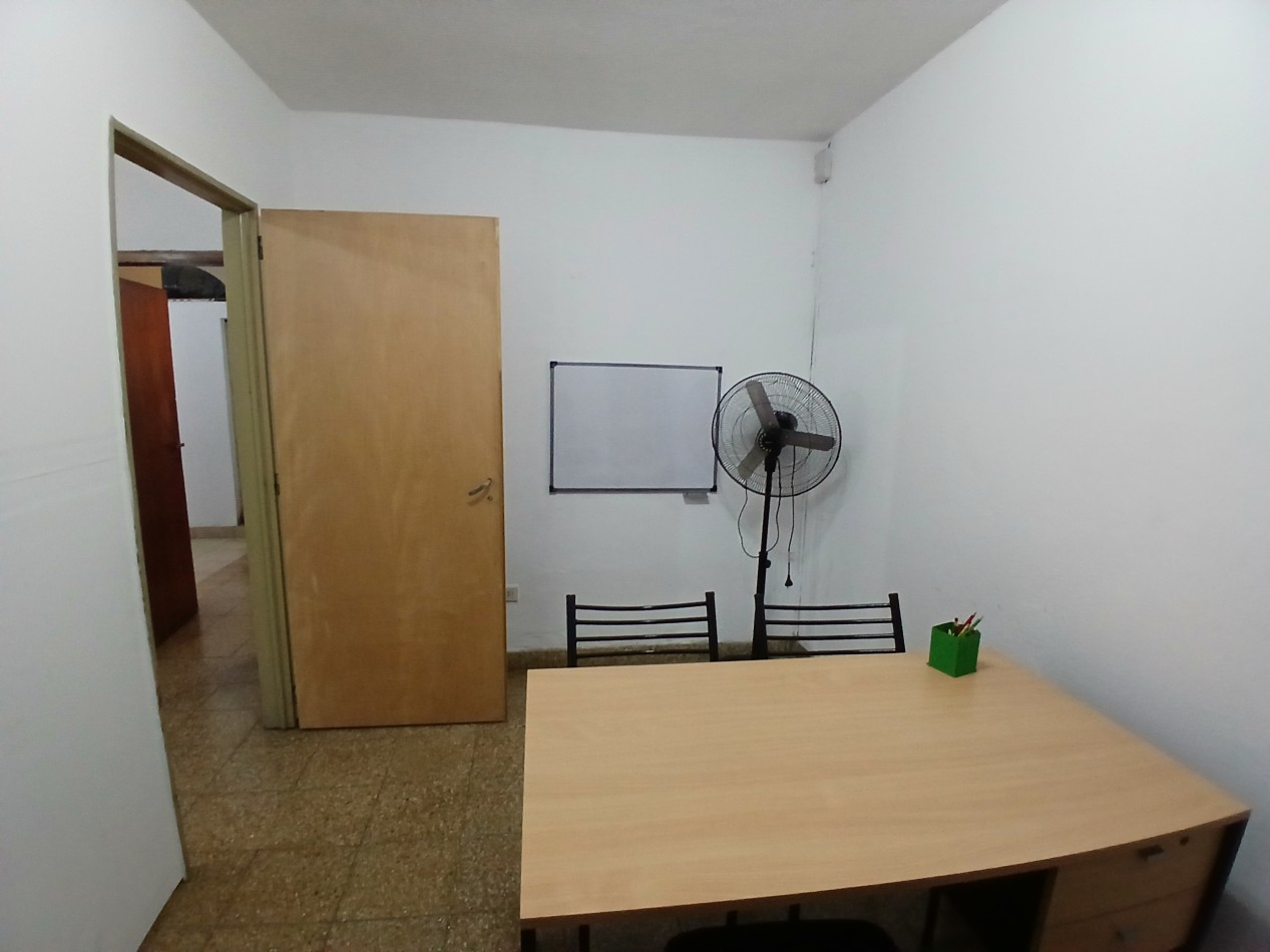 VILLA ADELA: VENDO IMPORTANTE CASA CON 2 DEPARTAMENTOS INTERNOS, IDEAL GERIATRICO O CONSULTORIOS MEDICOS