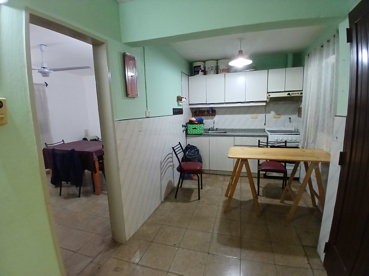 VILLA ADELA: VENDO IMPORTANTE CASA CON 2 DEPARTAMENTOS INTERNOS, IDEAL GERIATRICO O CONSULTORIOS MEDICOS