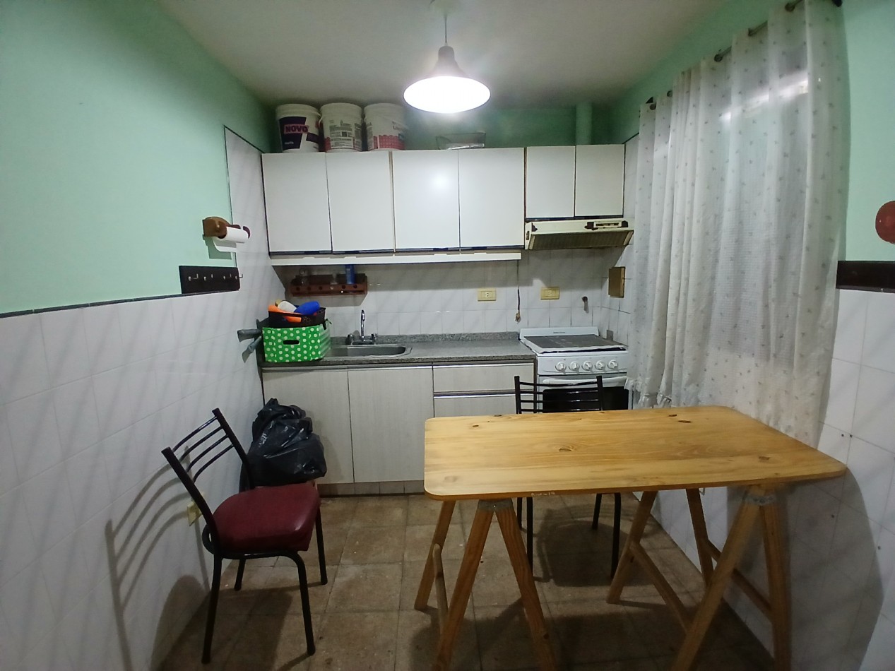 VILLA ADELA: VENDO IMPORTANTE CASA CON 2 DEPARTAMENTOS INTERNOS, IDEAL GERIATRICO O CONSULTORIOS MEDICOS