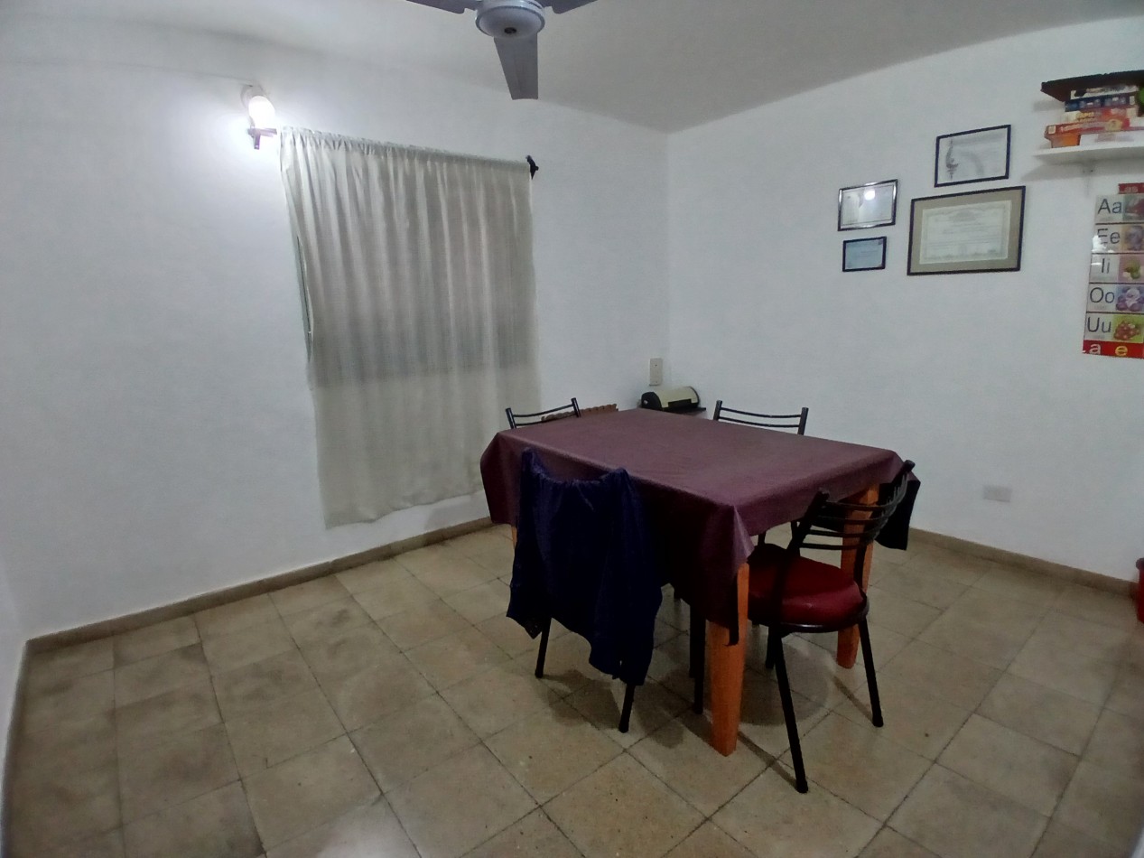 VILLA ADELA: VENDO IMPORTANTE CASA CON 2 DEPARTAMENTOS INTERNOS, IDEAL GERIATRICO O CONSULTORIOS MEDICOS