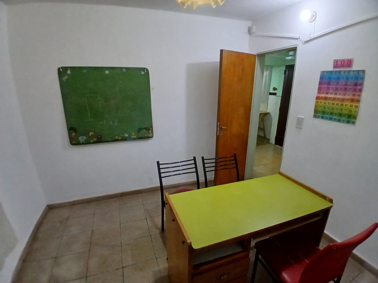 VILLA ADELA: VENDO IMPORTANTE CASA CON 2 DEPARTAMENTOS INTERNOS, IDEAL GERIATRICO O CONSULTORIOS MEDICOS