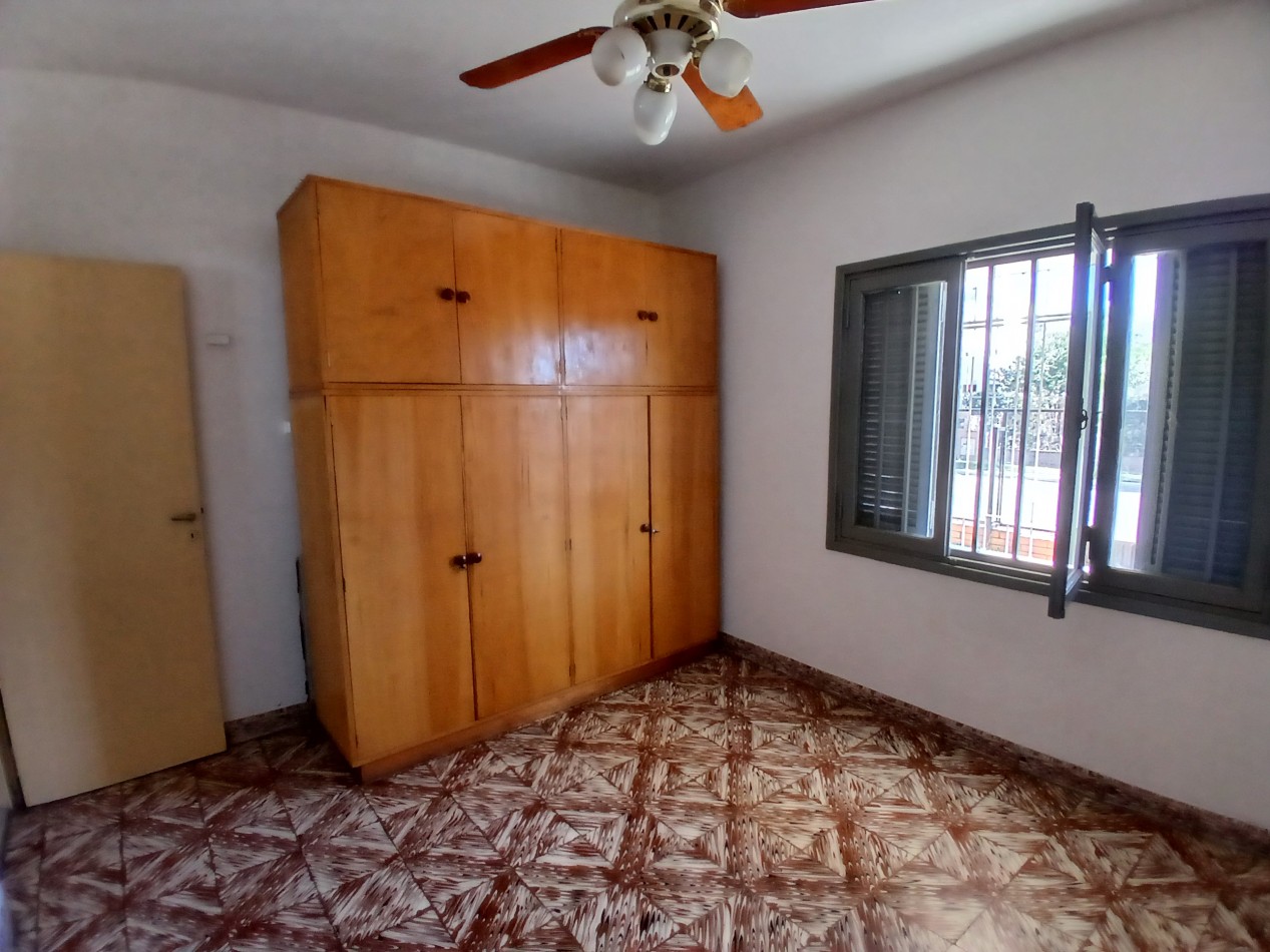 B° SAN RAFAEL: ALQUILO HERMOSA CASA DE 2/3 DORMITORIOS CON PATIO Y COCHERA DOBLE