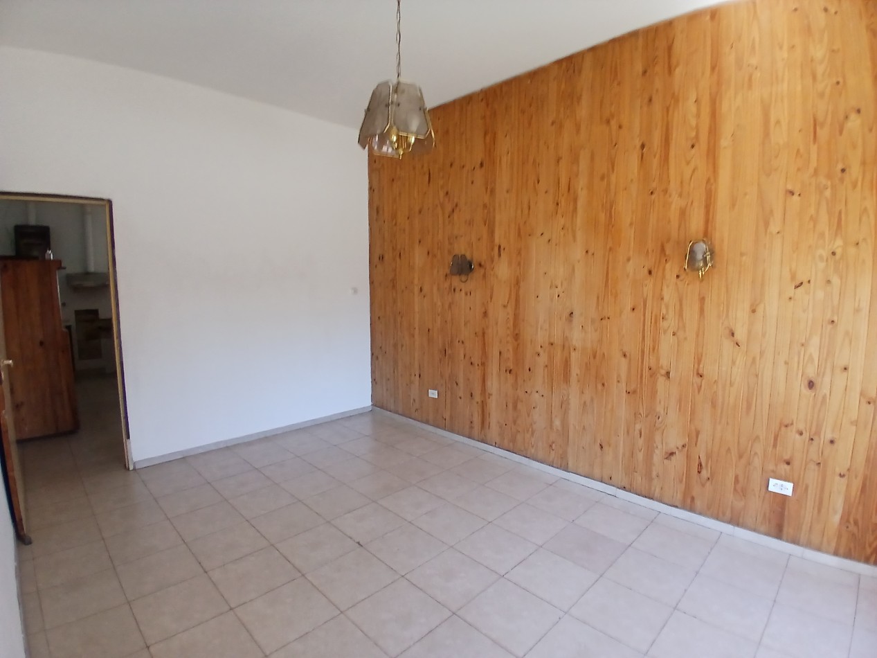 B° SAN RAFAEL: ALQUILO HERMOSA CASA DE 2/3 DORMITORIOS CON PATIO Y COCHERA DOBLE
