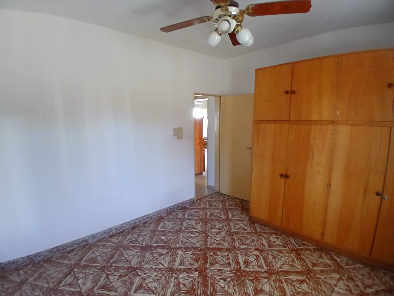 B° SAN RAFAEL: ALQUILO HERMOSA CASA DE 2/3 DORMITORIOS CON PATIO Y COCHERA DOBLE