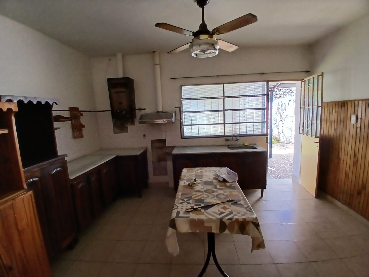 B° SAN RAFAEL: ALQUILO HERMOSA CASA DE 2/3 DORMITORIOS CON PATIO Y COCHERA DOBLE