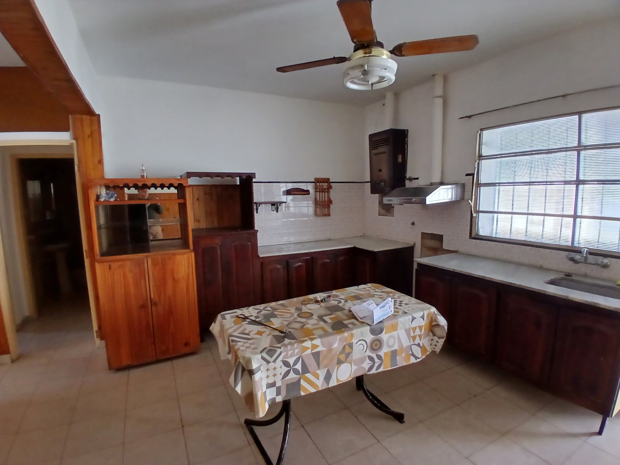B° SAN RAFAEL: ALQUILO HERMOSA CASA DE 2/3 DORMITORIOS CON PATIO Y COCHERA DOBLE