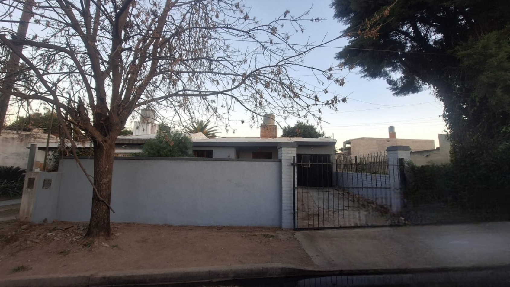 APTO CREDITO BANCOR: EN Bo AMEGHINO NORTE VENDO CASA DE 3 DORMITORIOS SOBRE TERRENO DE 500 M2