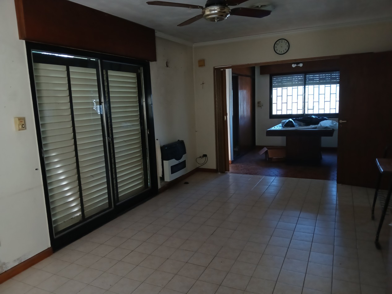 IDEAL INVERSOR: VENDO IMPONENTE CASA DE 4 DORMITORIOS+ DEPTO DE 1 DORMITORIO+ GALPON  A METROS DE CIRCUNVALACION Y AVDA. FUERZA AEREA