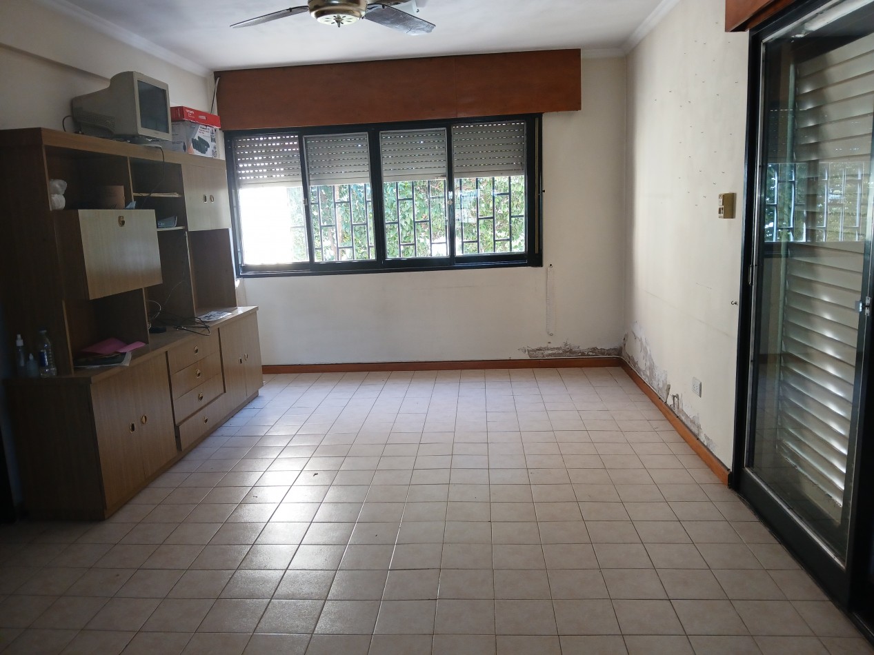 IDEAL INVERSOR: VENDO IMPONENTE CASA DE 4 DORMITORIOS+ DEPTO DE 1 DORMITORIO+ GALPON  A METROS DE CIRCUNVALACION Y AVDA. FUERZA AEREA