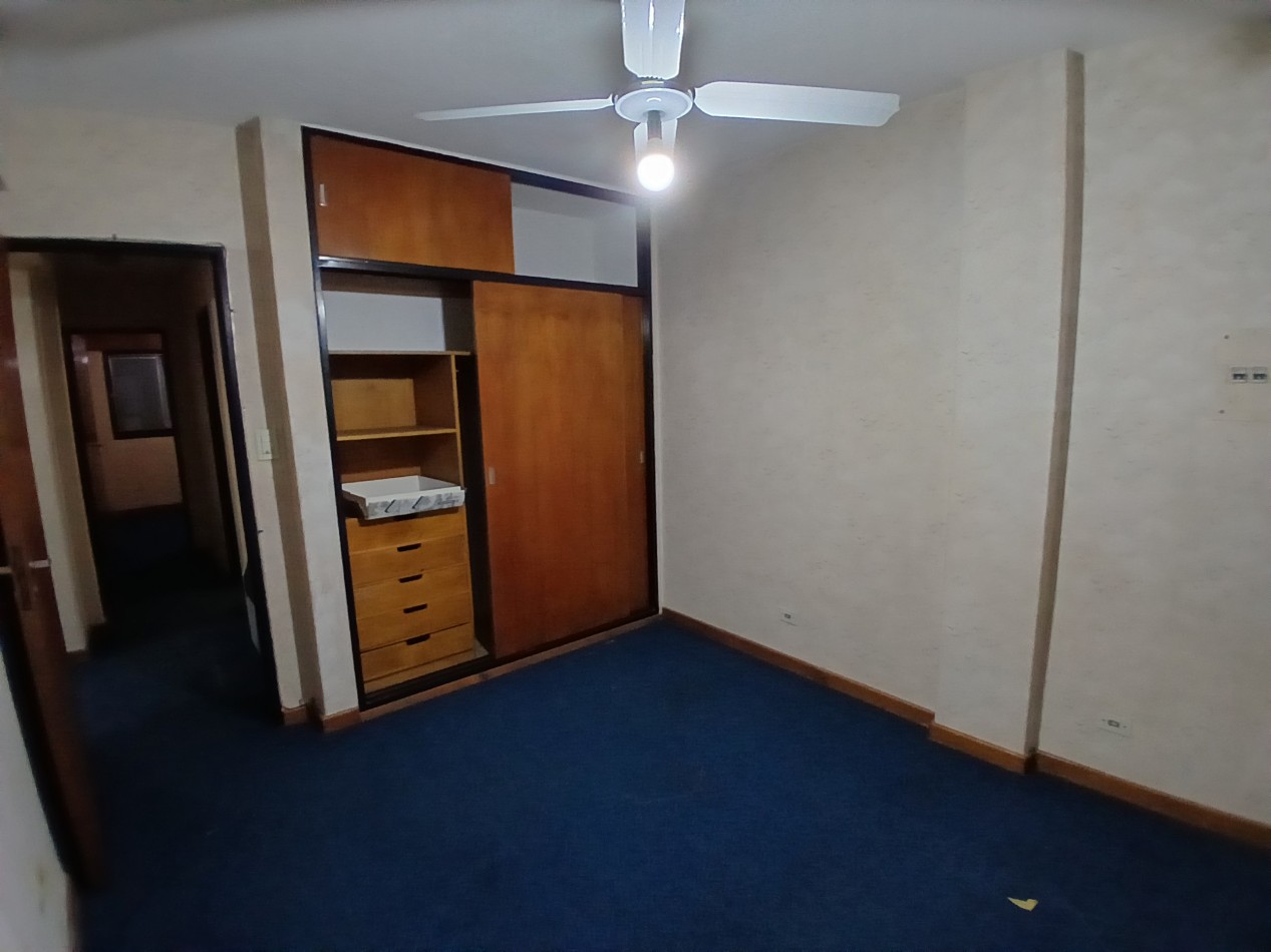 IDEAL INVERSOR: VENDO IMPONENTE CASA DE 4 DORMITORIOS+ DEPTO DE 1 DORMITORIO+ GALPON  A METROS DE CIRCUNVALACION Y AVDA. FUERZA AEREA