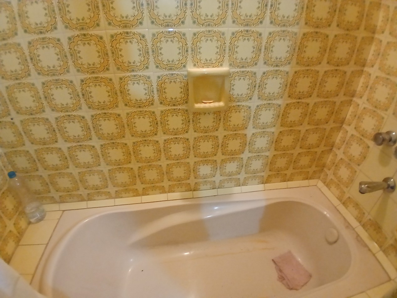 IDEAL INVERSOR: VENDO IMPONENTE CASA DE 4 DORMITORIOS+ DEPTO DE 1 DORMITORIO+ GALPON  A METROS DE CIRCUNVALACION Y AVDA. FUERZA AEREA