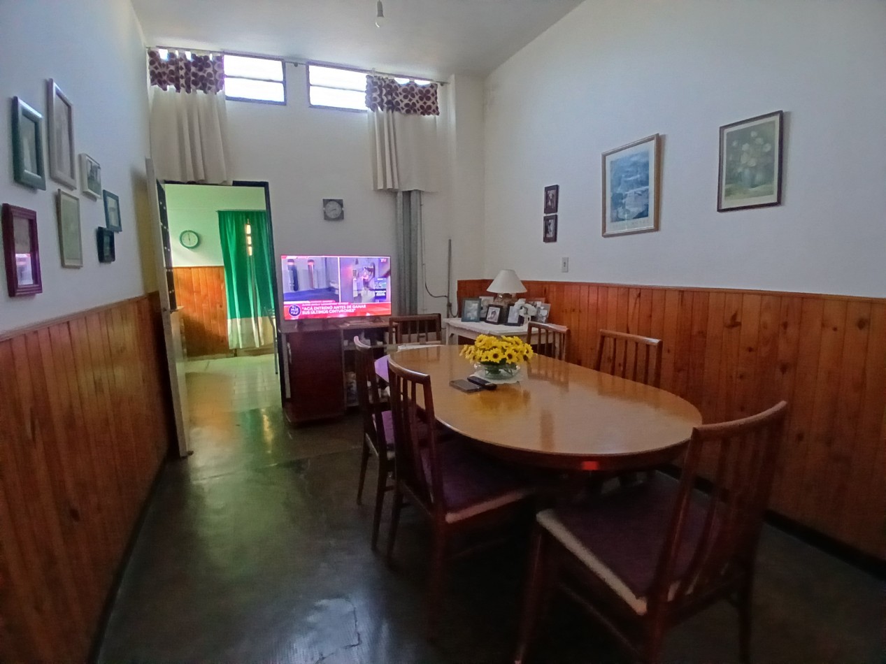 IDEAL INVERSOR: VENDO IMPONENTE CASA DE 4 DORMITORIOS+ DEPTO DE 1 DORMITORIO+ GALPON  A METROS DE CIRCUNVALACION Y AVDA. FUERZA AEREA