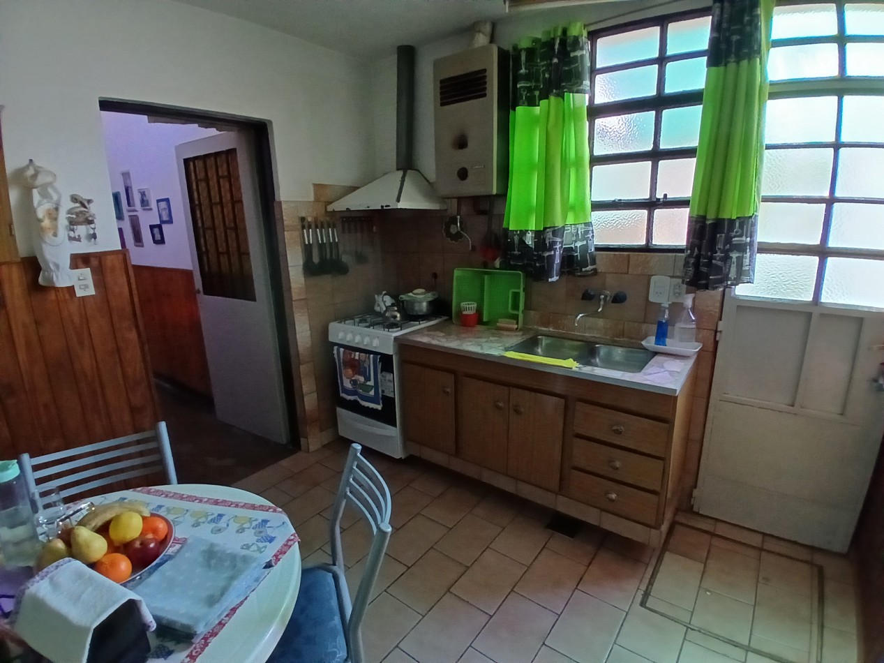 IDEAL INVERSOR: VENDO IMPONENTE CASA DE 4 DORMITORIOS+ DEPTO DE 1 DORMITORIO+ GALPON  A METROS DE CIRCUNVALACION Y AVDA. FUERZA AEREA