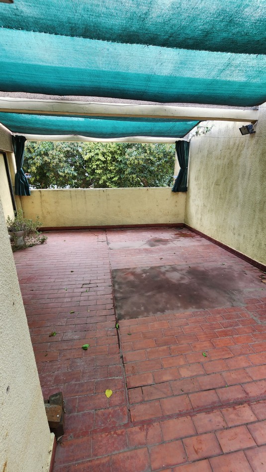 IDEAL INVERSOR: VENDO IMPONENTE CASA DE 4 DORMITORIOS+ DEPTO DE 1 DORMITORIO+ GALPON  A METROS DE CIRCUNVALACION Y AVDA. FUERZA AEREA
