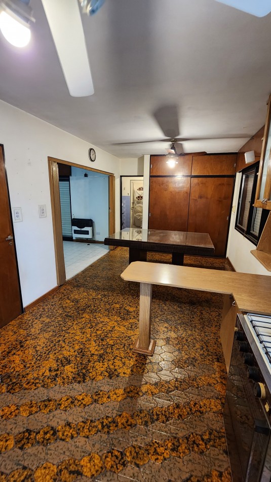 IDEAL INVERSOR: VENDO IMPONENTE CASA DE 4 DORMITORIOS+ DEPTO DE 1 DORMITORIO+ GALPON  A METROS DE CIRCUNVALACION Y AVDA. FUERZA AEREA