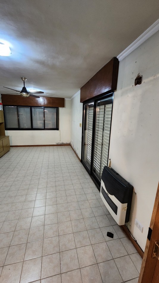 IDEAL INVERSOR: VENDO IMPONENTE CASA DE 4 DORMITORIOS+ DEPTO DE 1 DORMITORIO+ GALPON  A METROS DE CIRCUNVALACION Y AVDA. FUERZA AEREA