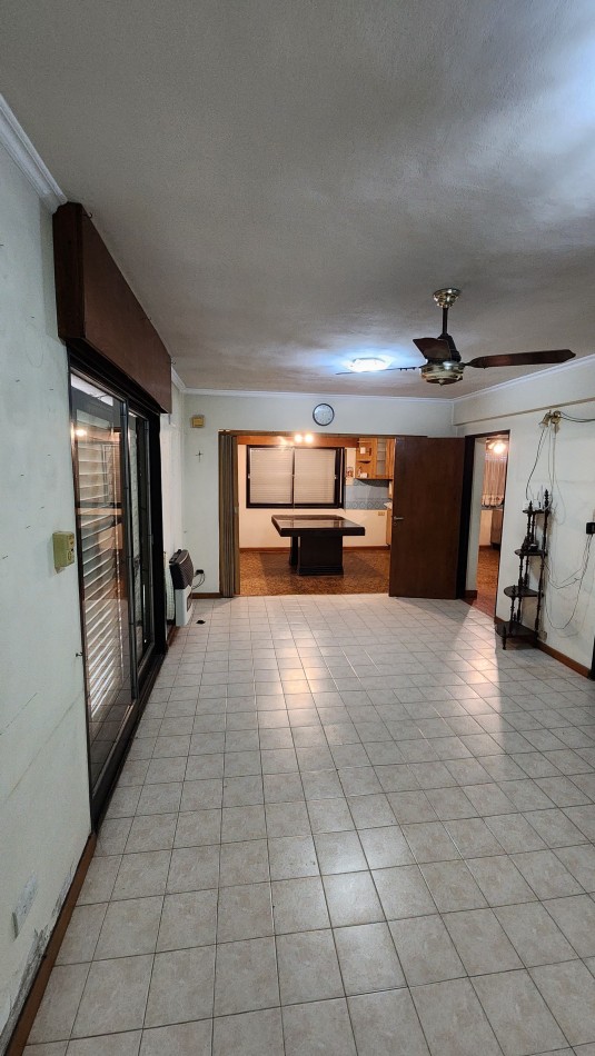 IDEAL INVERSOR: VENDO IMPONENTE CASA DE 4 DORMITORIOS+ DEPTO DE 1 DORMITORIO+ GALPON  A METROS DE CIRCUNVALACION Y AVDA. FUERZA AEREA