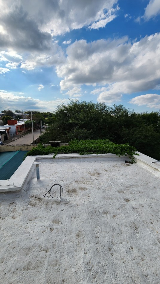 IDEAL INVERSOR: VENDO IMPONENTE CASA DE 4 DORMITORIOS+ DEPTO DE 1 DORMITORIO+ GALPON  A METROS DE CIRCUNVALACION Y AVDA. FUERZA AEREA