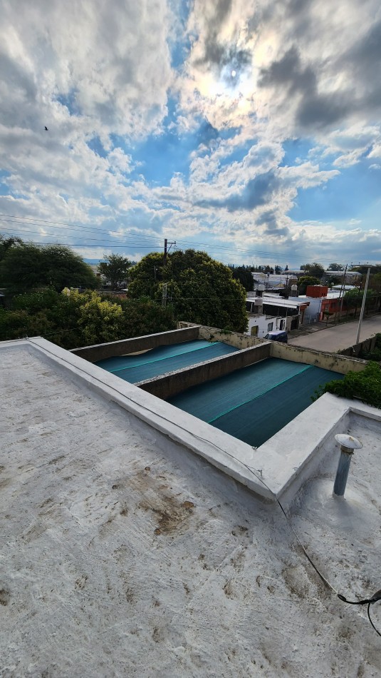 IDEAL INVERSOR: VENDO IMPONENTE CASA DE 4 DORMITORIOS+ DEPTO DE 1 DORMITORIO+ GALPON  A METROS DE CIRCUNVALACION Y AVDA. FUERZA AEREA
