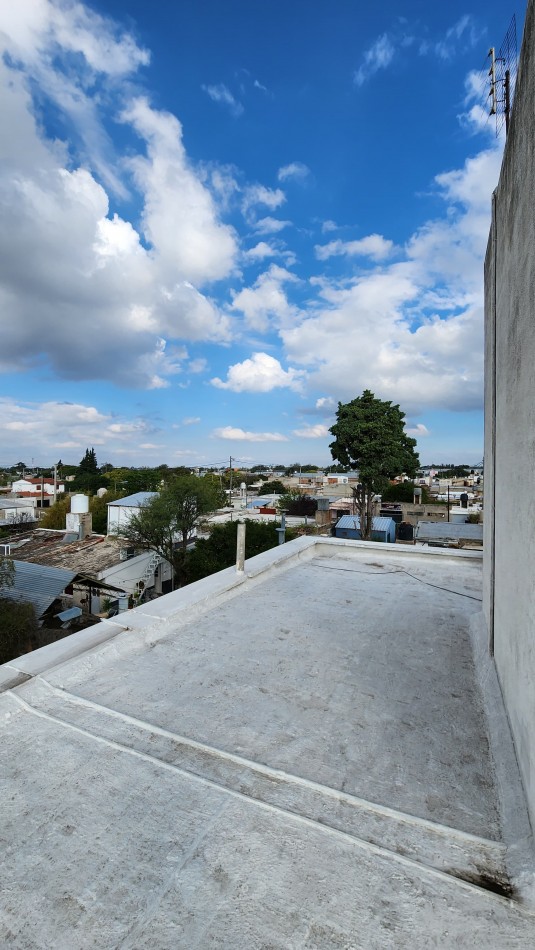 IDEAL INVERSOR: VENDO IMPONENTE CASA DE 4 DORMITORIOS+ DEPTO DE 1 DORMITORIO+ GALPON  A METROS DE CIRCUNVALACION Y AVDA. FUERZA AEREA