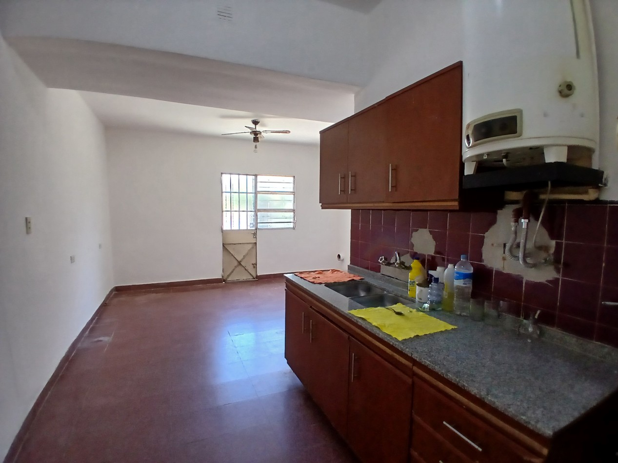 B° CENTROAMERICA: VENDO CASA DE 2 DORMITORIOS PARA REMODELAR (MEJOR ZONA)