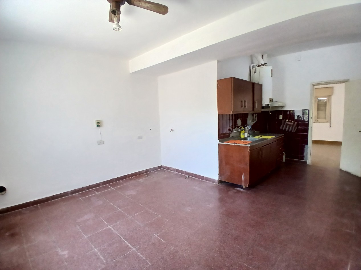 B° CENTROAMERICA: VENDO CASA DE 2 DORMITORIOS PARA REMODELAR (MEJOR ZONA)