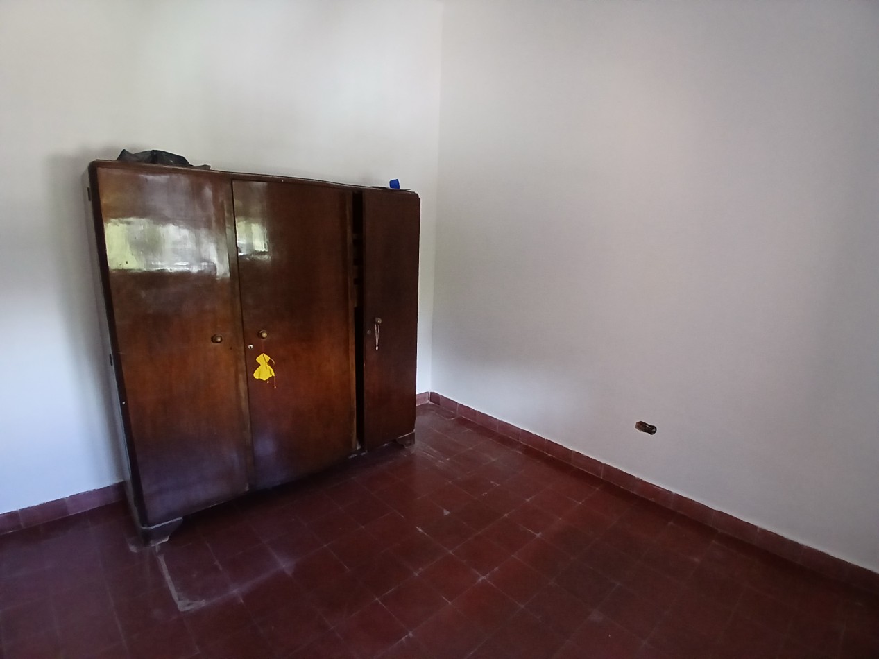 B° CENTROAMERICA: VENDO CASA DE 2 DORMITORIOS PARA REMODELAR (MEJOR ZONA)